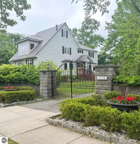 1318 E Broadway, Mount Pleasant, MI 48858