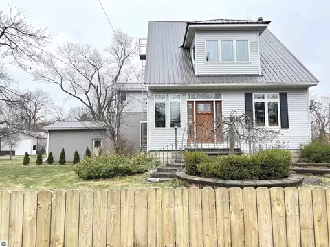 1318 E Broadway, Mount Pleasant, MI 48858