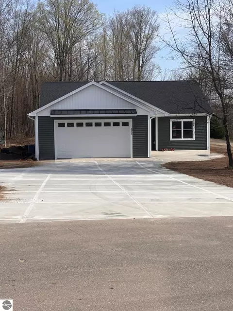 6533 Jeffrey Pl, Grawn, MI 49637