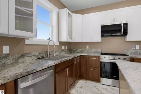 6533 Jeffrey Pl, Grawn, MI 49637