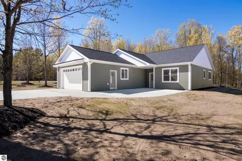 6533 Jeffrey Pl, Grawn, MI 49637
