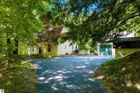 10520 S Dalzell Rd, Traverse City, MI 49684