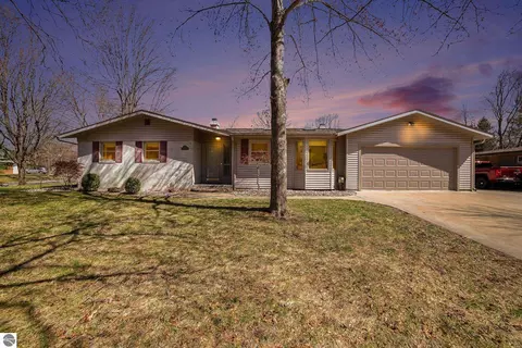 3710 Moorland Dr, Midland, MI 48640