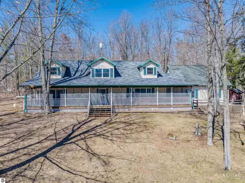 7090 Nancy K Dr, Hale, MI 48739