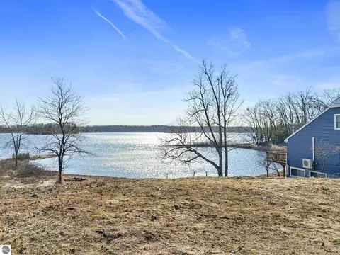 8355 W Sapphire, Lake City, MI 49651