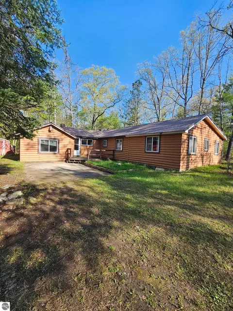 7243 East Dr, South Branch, MI 48761