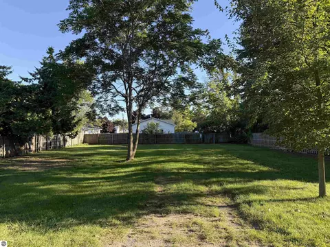 406 W Lincoln Ave, Charlevoix, MI 49720