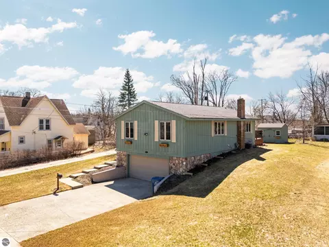 410 Oak St, Cadillac, MI 49601