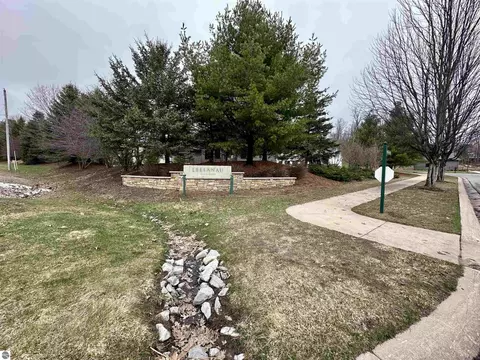 9277 E Summerfield Dr, Traverse City, MI 49684