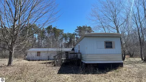 5985 Roehrs Rd, Beaverton, MI 48612