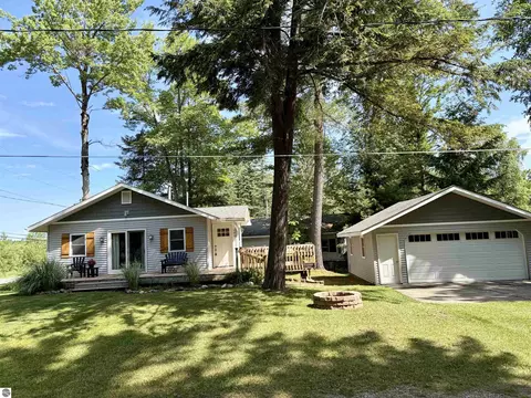 103 Poplar Ct, Cadillac, MI 49601