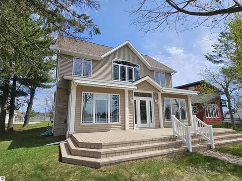 7039 W White Birch Ave, Lake City, MI 49651
