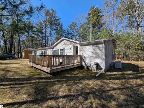 Exterior - 5150 E Michigan Ave, Au Gres, MI 48703 photo 3 of 14