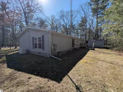 Exterior - 5150 E Michigan Ave, Au Gres, MI 48703 photo 5 of 14