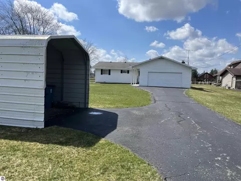 716 Allen Ct, Au Gres, MI 48703