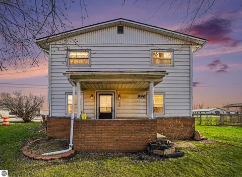996 E Monroe Rd, Saint Louis, MI 48880