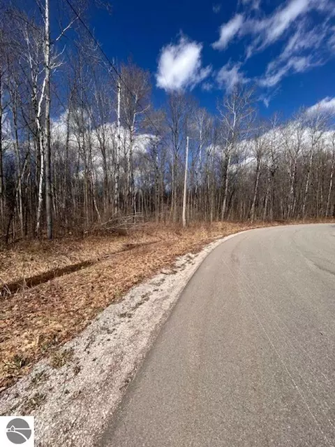 2895 Degeer Ct, Midland, MI 48642