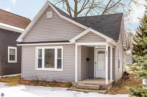 848 E State St, Traverse City, MI 49686