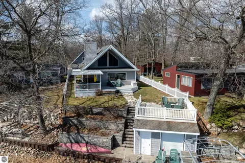 11417 N Shore Dr, Lake, MI 48632