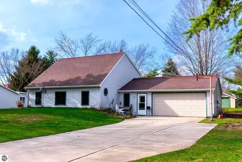 1735 Scully Rd, Mount Pleasant, MI 48858