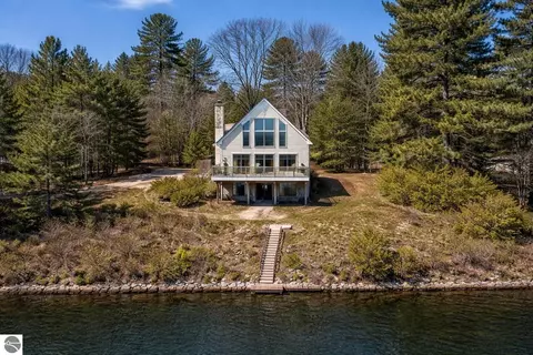 2414 Lake Dr #7, Traverse City, MI 49685