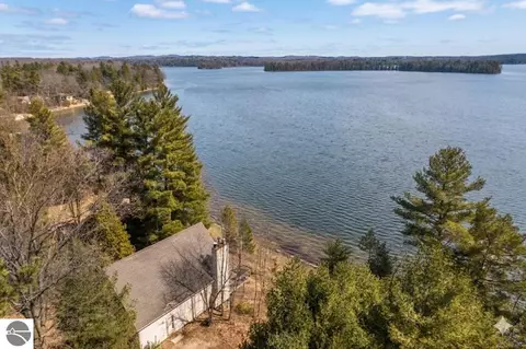 2414 Lake Dr #7, Traverse City, MI 49685