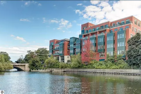141 Rivers Edge Dr #307, Traverse City, MI 49684