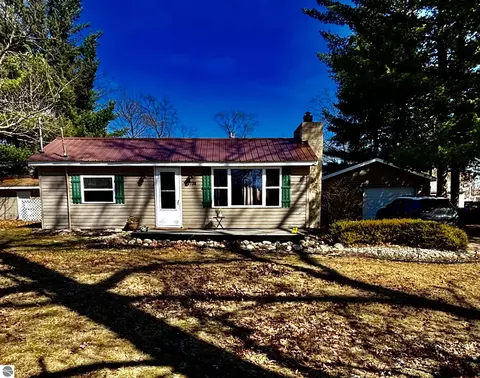 2738 Cathy St, Harrison, MI 48625