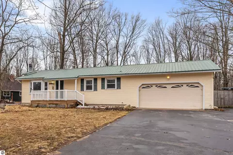 1950 Lardie Rd, Traverse City, MI 49696
