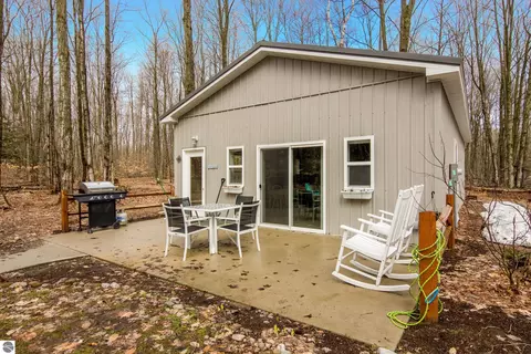 8660 Wilderness Trl, Traverse City, MI 49684