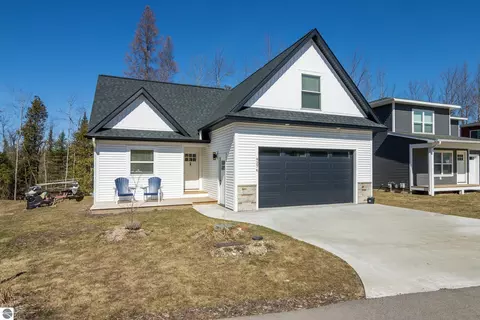 9276 S Flaska Dr #10, Cedar, MI 49621