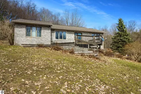 2258 Harris Rd, Beulah, MI 49617