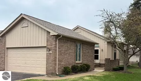 16600 Sarjay Dr, Clinton Township, MI 48038