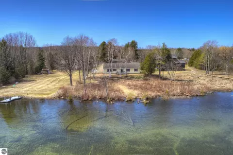 533 S Lake Shore Dr, Lake Leelanau, MI 49653