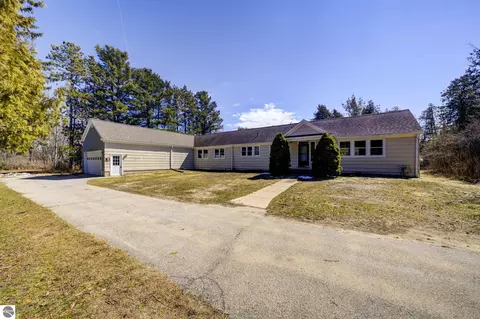 974 N Mill St, Northport, MI 49670