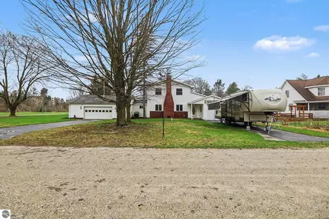 214 Sherman St, Mesick, MI 49668