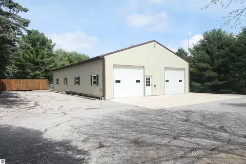 6264 Wildwood Dr, Elwell, MI 48832