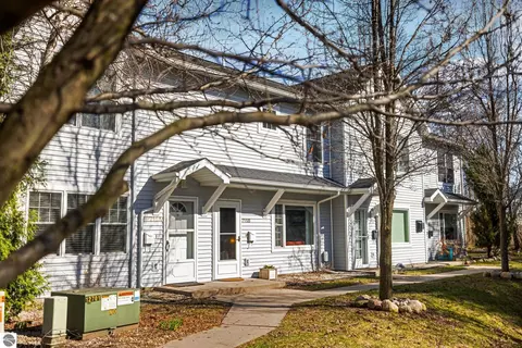 715 Lake Ave #B, Traverse City, MI 49684