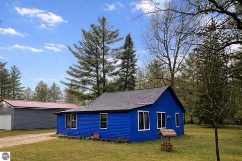 10215 E Madison Rd, Saint Helen, MI 48656