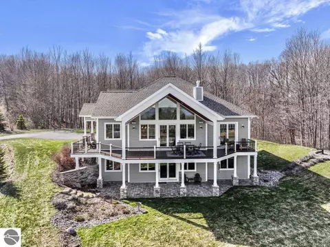 6790 S Rolling Hills Dr, Traverse City, MI 49684