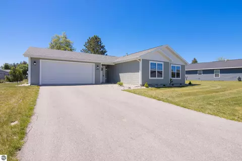 1948 Oriole Dr, Traverse City, MI 49685