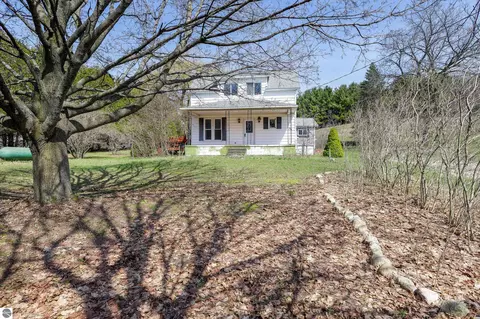 2760 River Rd, Frankfort, MI 49635