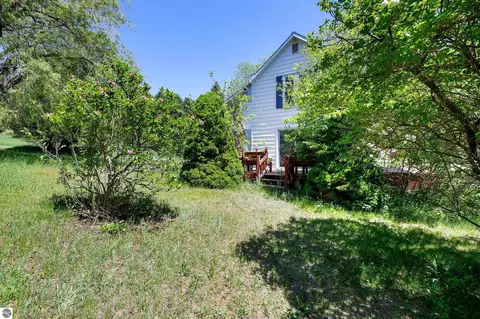 2760 River Rd, Frankfort, MI 49635