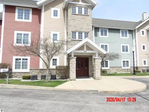 1246 Sunnyside Drive Apt 103 Wk 7 #103, WK 7, Cadillac, MI 49601