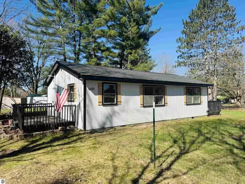6481 N 35 Rd, Manton, MI 49663