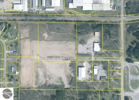 5175 Sawyer Woods Dr, Traverse City, MI 49685