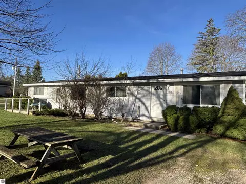 105 107 Brand St, Elk Rapids, MI 49629