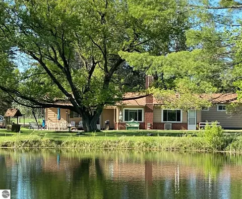 4145 W Shearer Rd, Coleman, MI 48618