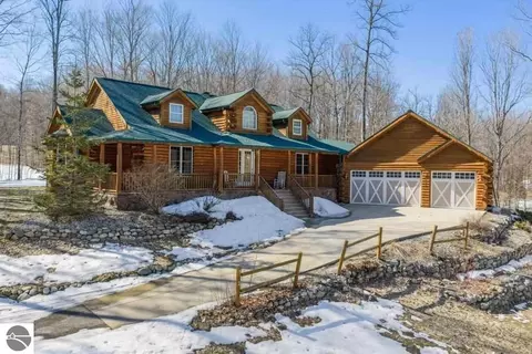 5592 Troon N, Bellaire, MI 49615