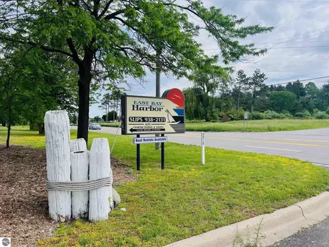 5517 Us-131 N, Williamsburg, MI 49690